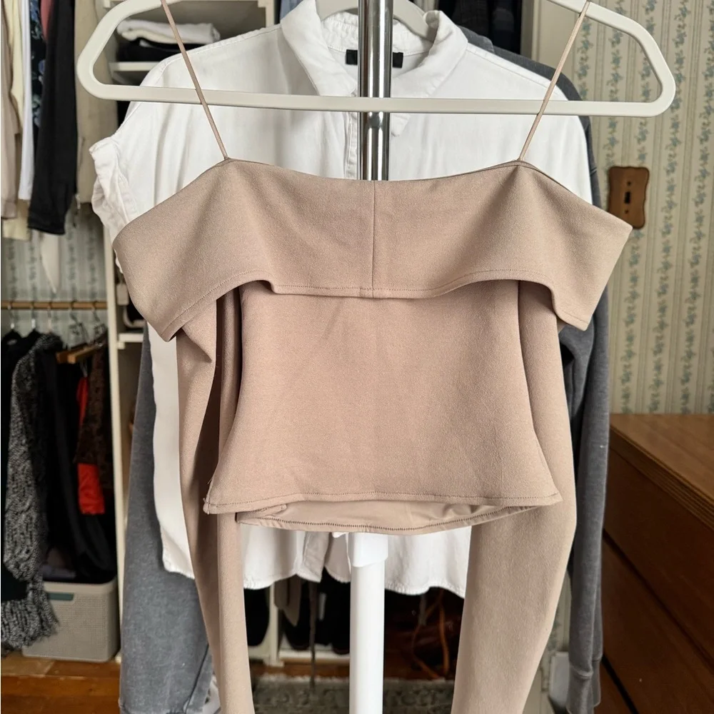 A&F Off-Shoulder Top - Picture 7 of 12